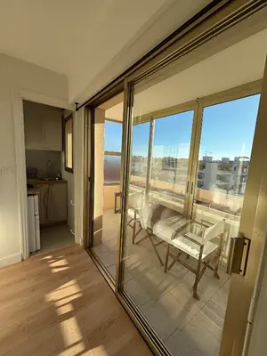 Balcon ou terrasse dans l'établissement Proche Festival de Cannes - Studio avec Loggia - Gare à 5min Bus au pied de l'immeuble