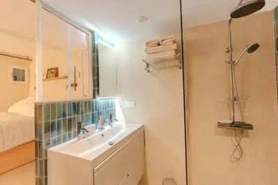 Salle de bains dans l'établissement Exceptional duplex for 5 or 6 guests with sea and market views