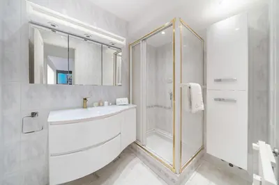 Salle de bains dans l'établissement Cozystay 1763 Éclatant 2 pièces centre Cannes