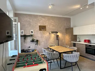 Cuisine ou kitchenette dans l'établissement 2 bedrooms, large terrace, city center
