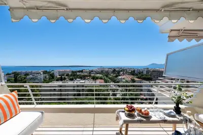 Balcon ou terrasse dans l'établissement Résidence 3p Terrasse Vue Mer – Résidence De Standing - 3P Terrasse Vue Mer – Résidence de Standing MAE-3293