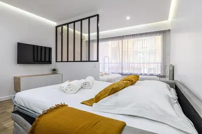 Un ou plusieurs lits dans un hébergement de l'établissement 8 MERLE T2 - Appartement moderner pour 4 personnes proche Palais