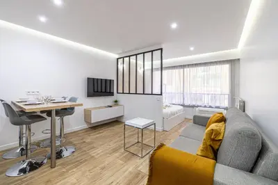 Coin salon dans l'établissement 8 MERLE T2 - Appartement moderner pour 4 personnes proche Palais
