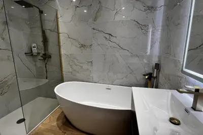 Salle de bains dans l'établissement Juan les pin 24 personne proche mer