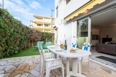 Balcon ou terrasse dans l'établissement Ground-Floor 2 Br - Near Centre & Beaches