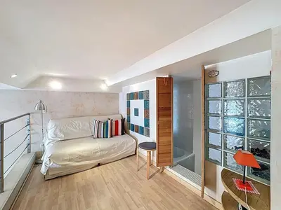 Un ou plusieurs lits dans un hébergement de l'établissement Cosy Short-Term Rental in Cannes