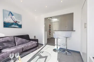 Coin salon dans l'établissement Studio lumineux avec extérieur dans la Marina Baie Des Anges