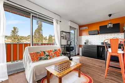 Cuisine ou kitchenette dans l'établissement Appartement Les jardins de Vallauris - Welkeys