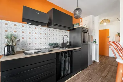 Cuisine ou kitchenette dans l'établissement Appartement Les jardins de Vallauris - Welkeys