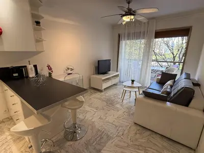 Télévision ou salle de divertissement dans l'établissement Central Studio in Cannes Near The Martinez - 2351