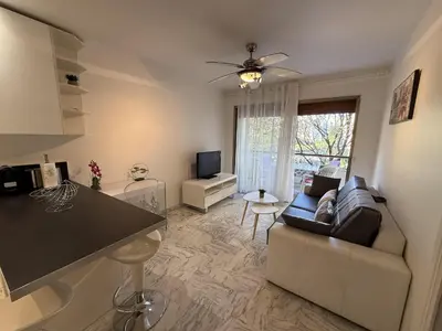 Télévision ou salle de divertissement dans l'établissement Central Studio in Cannes Near The Martinez - 2351