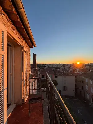 Lever ou coucher de soleil vu de l'appartement ou à proximité