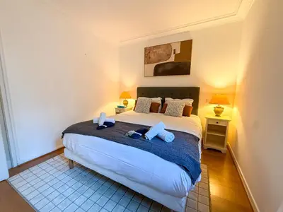 Un ou plusieurs lits dans un hébergement de l'établissement Central Cannes Apartment with Private Terrace - 5 Min to Croisette - ID1009