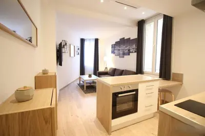 Cuisine ou kitchenette dans l'établissement Lovely 1BR flat 15 min walk from La Croisette