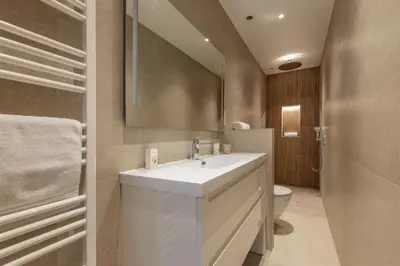 Salle de bains dans l'établissement Modern 2 Chambres-TERRASSE-POINTE CROISTTE-PALM BEACH A2B267