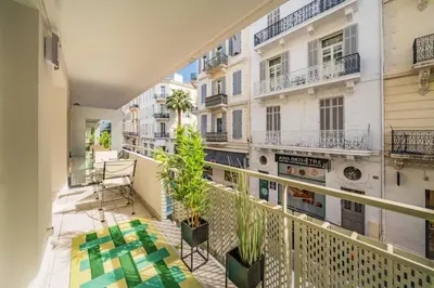 Balcon ou terrasse dans l'établissement Chic appartement 2 pièces