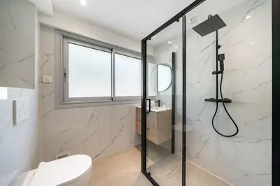 Salle de bains dans l'établissement Charmant studio lumineux avec grand extérieur