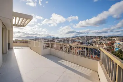 Balcon ou terrasse dans l'établissement REF 2027 - Cannes Centre - Appartement à Louer