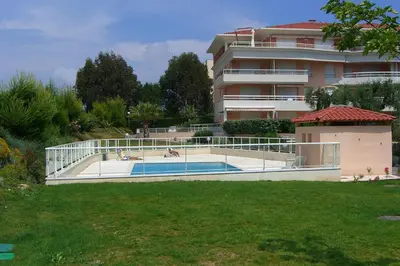Piscine de l'établissement la Desirade ou située à proximité