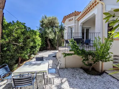 Balcon ou terrasse dans l'établissement Waterfront Villa in Cap d Antibes