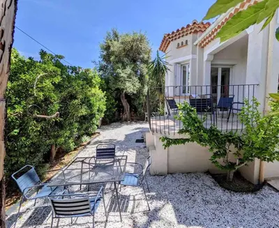 Jardin de l'établissement Waterfront Villa in Cap d Antibes