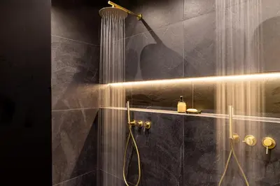 Salle de bains dans l'établissement Deluxe whirlpool bath & contemporary experience