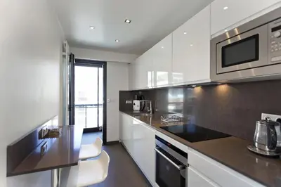 Cuisine ou kitchenette dans l'établissement 2 chambres au cœur de Cannes - Croisette et plages à 1 min
