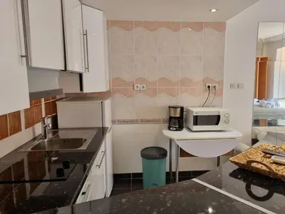 Cuisine ou kitchenette dans l'établissement Charming Studio near Croisette