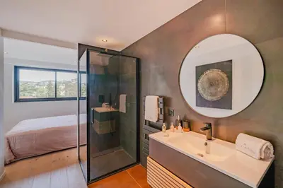 Un ou plusieurs lits dans un hébergement de l'établissement COZYSTAY - Appartement luxe 4P avec terrasse & vue mer à Cannes