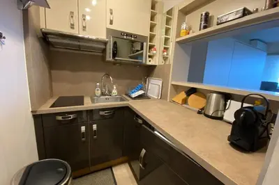 Cuisine ou kitchenette dans l'établissement Studio avec terrasse en front de mer