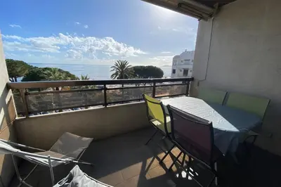 Balcon ou terrasse dans l'établissement Studio avec terrasse en front de mer