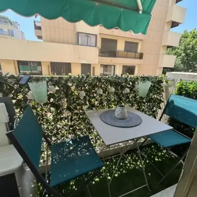 Charming studio for two with balcony in Antibes