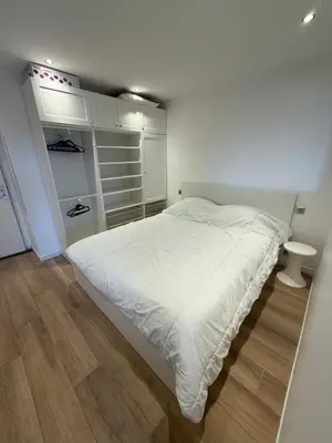 Un ou plusieurs lits dans un hébergement de l'établissement Charment appartement à Golfe Juan
