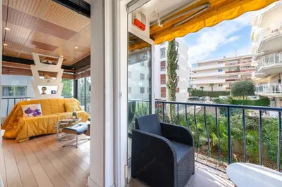 Coin salon dans l'établissement 2P Cannes Au calme Esprit bord de mer