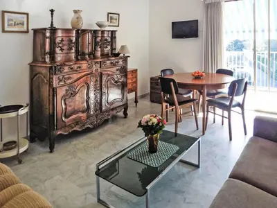 Coin salon dans l'établissement Apartment Les Jardins de l'Ermitage by Interhome