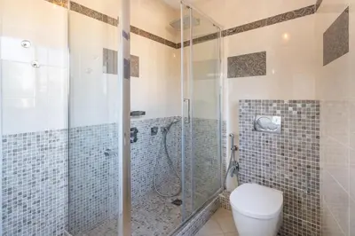Salle de bains dans l'établissement Appartement 3 pièces en dernier étage à proximité de la Croisette