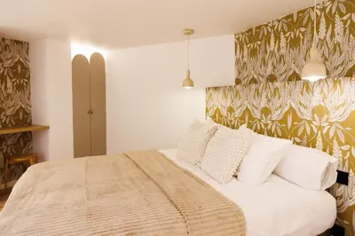 Un ou plusieurs lits dans un hébergement de l'établissement Suite Cigale Terracotta avec sauna à Antibes