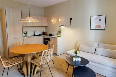 Cuisine ou kitchenette dans l'établissement Suite Cigale Verte avec terrasse et patio à Antibes