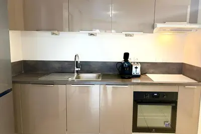 Cuisine ou kitchenette dans l'établissement Centre Juan-les-Pins - Proche Plages