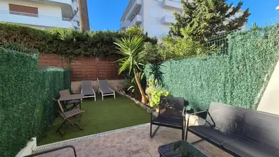 Jardin de l'établissement Croisette, studio with garden, air conditioning
