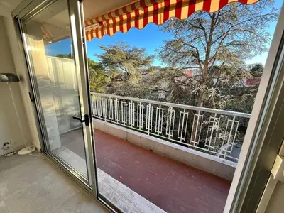 Balcon ou terrasse dans l'établissement New accommodation with balcony and parking