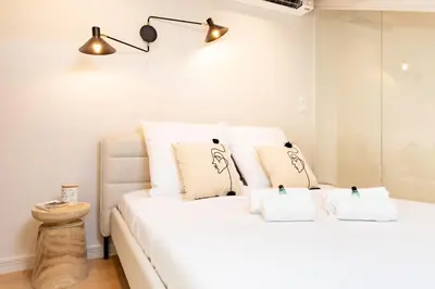 Un ou plusieurs lits dans un hébergement de l'établissement Picasso 2 Elegant duplex - Master suite, 2 bathrooms, 3 rooms