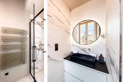 Salle de bains dans l'établissement Picasso 1, Duplex 5 people - WiFi - Air conditioning