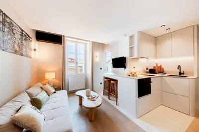 Cuisine ou kitchenette dans l'établissement Picasso 1, Duplex 5 people - WiFi - Air conditioning