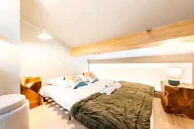 Un ou plusieurs lits dans un hébergement de l'établissement Picasso 3 Chic and comfort 6 people- Attic apartment, offices
