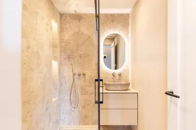 Salle de bains dans l'établissement Picasso 3 Chic and comfort 6 people- Attic apartment, offices