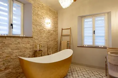 Salle de bains dans l'établissement DORA Modern apartment with steam fireplace and freestanding bathtub, , 4 people