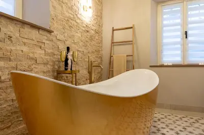 Salle de bains dans l'établissement DORA Modern apartment with steam fireplace and freestanding bathtub, , 4 people