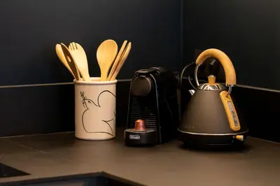 Plateau bouilloire dans l'établissement PABLO Designer apartment with whirlpool bathub, 4 people