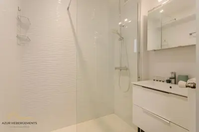 Salle de bains dans l'établissement Cagnes Centre 4 pers, terrasse parking